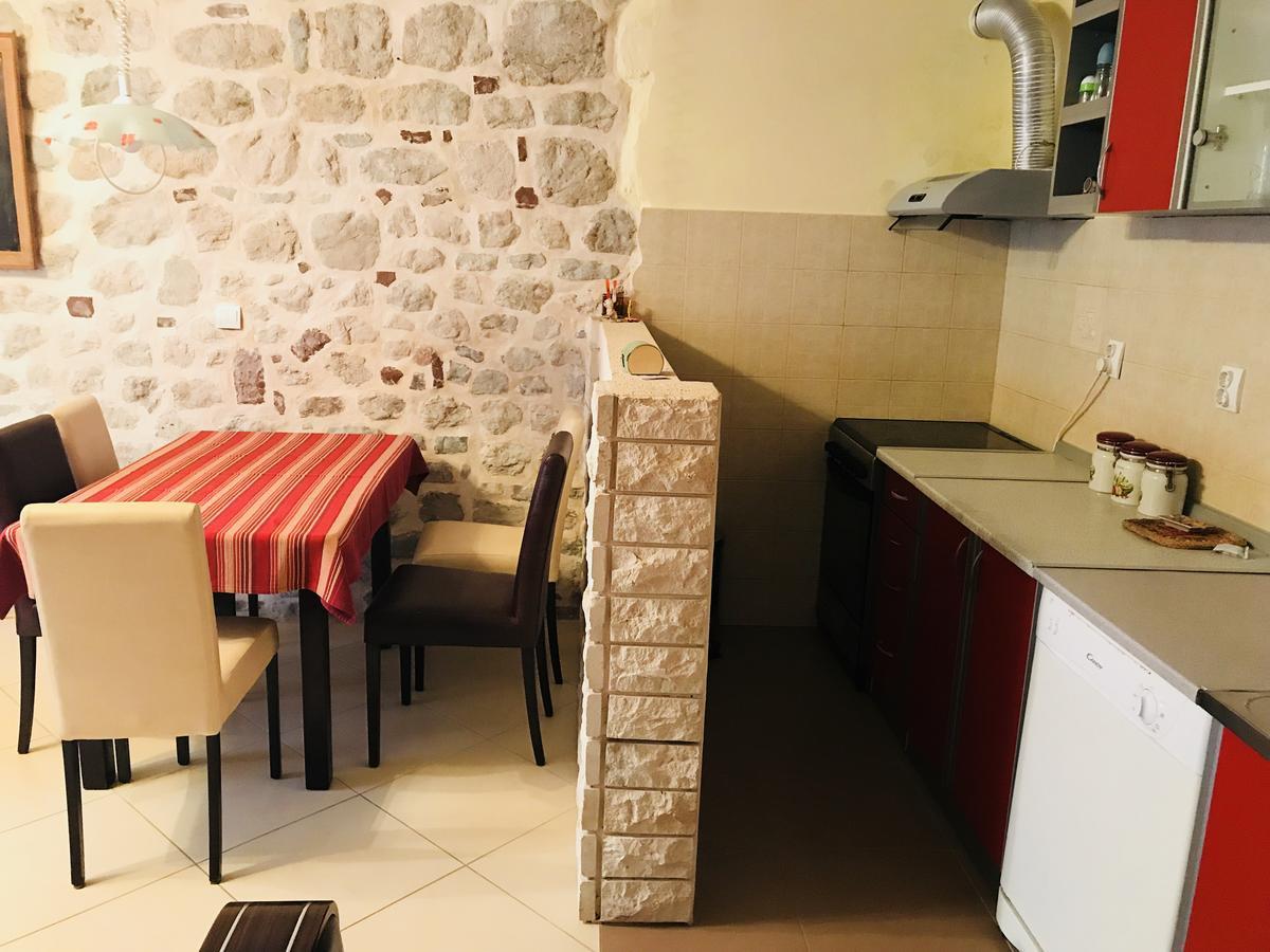 Apartments Sneza Risan Exterior photo